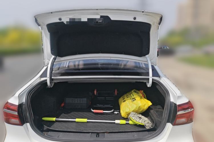 Used Roewe i6 New Energy 2017 45T Hybrid Connect & Smart Enjoyment Edition Trunk