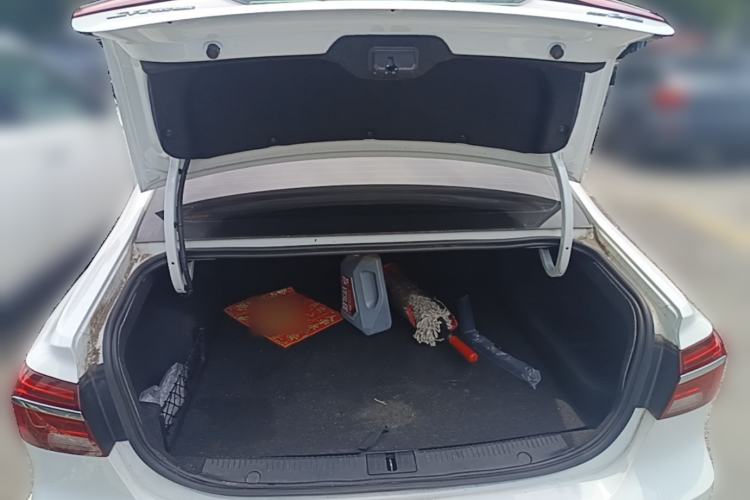 Used Roewe i6 New Energy 2017 45T Hybrid Connect & Smart Enjoyment Edition Trunk