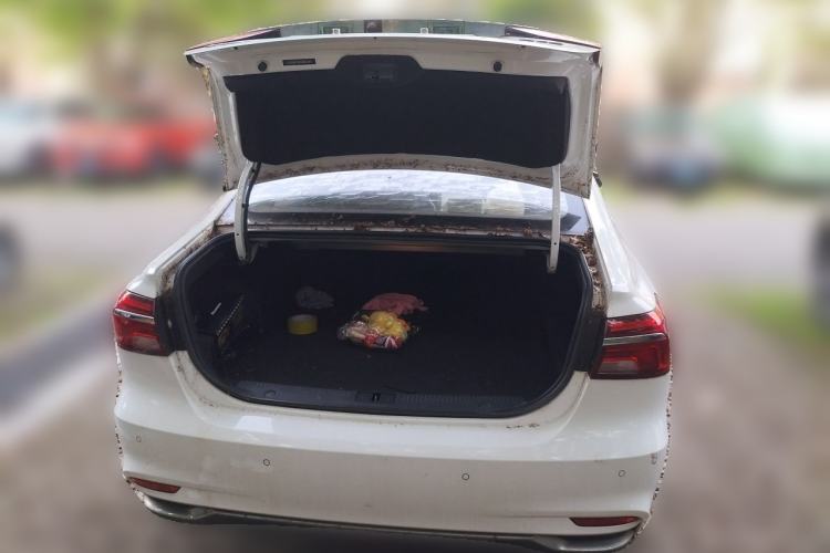 Used Roewe i6 New Energy 2017 45T Hybrid Connect & Smart Enjoyment Edition Trunk