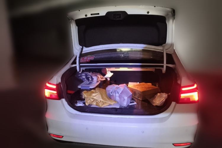 Used Roewe i6 New Energy 2017 45T Hybrid Connect & Smart Enjoyment Edition Trunk