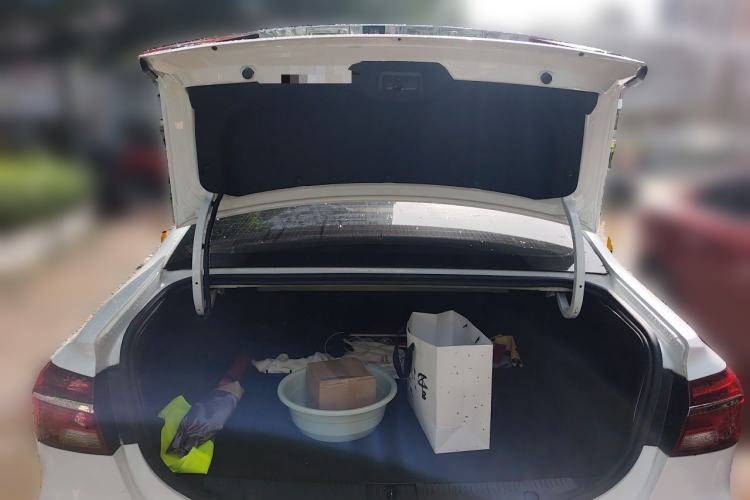 Used Roewe i6 New Energy 2017 45T Hybrid Connect & Smart Enjoyment Edition Trunk