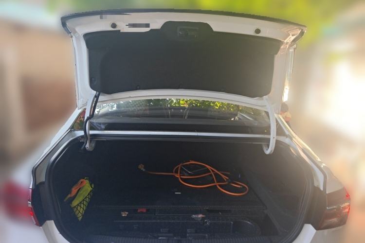 Used Roewe i6 New Energy 2017 45T Hybrid Connect & Smart Enjoyment Edition Trunk