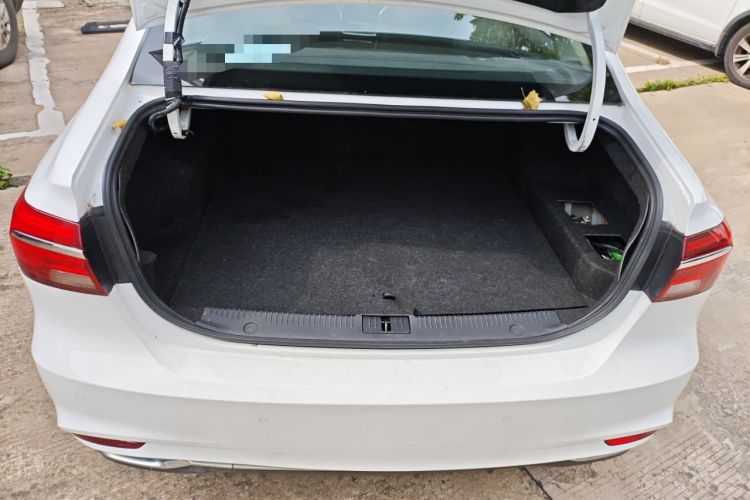 Used Roewe i6 New Energy 2017 45T Hybrid Connect & Smart Enjoyment Edition Trunk