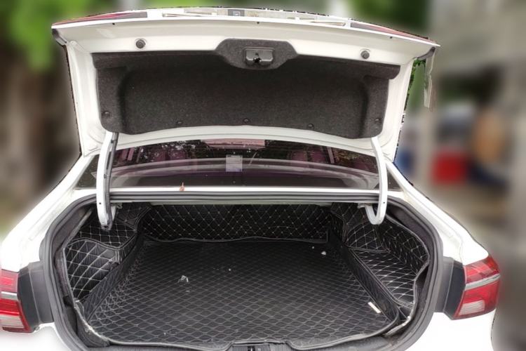 Used Roewe i6 New Energy 2017 45T Hybrid Connect & Smart Enjoyment Edition Trunk