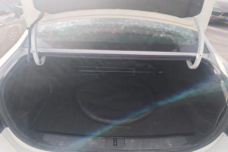 Used Roewe i6 New Energy 2017 45T Hybrid Connect & Smart Enjoyment Edition Trunk