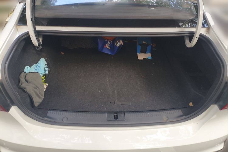Used Roewe i6 New Energy 2017 45T Hybrid Connect & Smart Enjoyment Edition Trunk