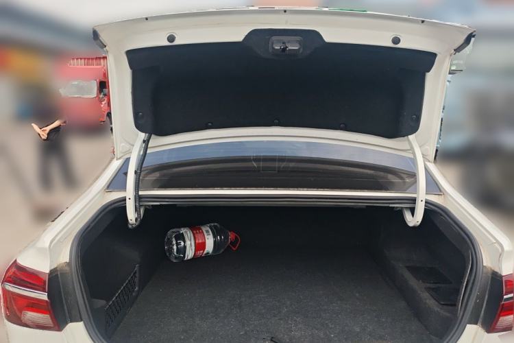 Used Roewe i6 New Energy 2017 45T Hybrid Connect & Smart Enjoyment Edition Trunk
