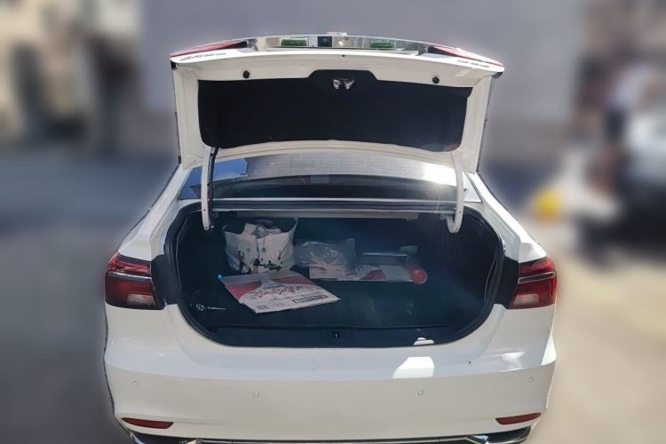 Used Roewe i6 New Energy 2017 45T Hybrid Connect & Smart Enjoyment Edition Trunk