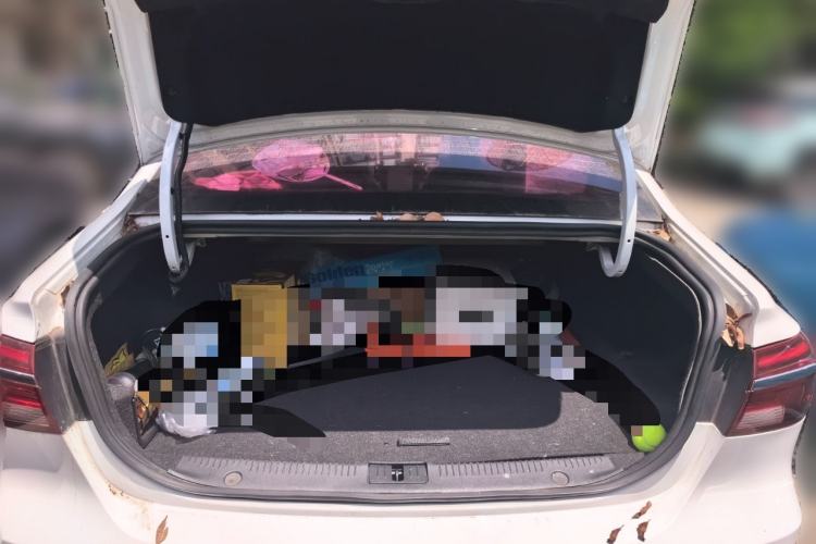 Used Roewe i6 New Energy 2017 45T Hybrid Connect & Smart Enjoyment Edition Trunk