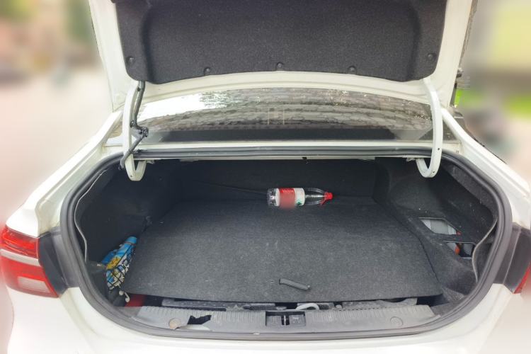 Used Roewe i6 New Energy 2017 45T Hybrid Connect & Smart Enjoyment Edition Trunk