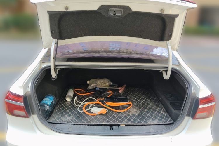 Used Roewe i6 New Energy 2017 45T Hybrid Connect & Smart Enjoyment Edition Trunk