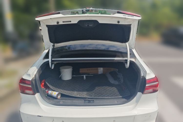 Used Roewe i6 New Energy 2017 45T Hybrid Connect & Smart Enjoyment Edition Trunk