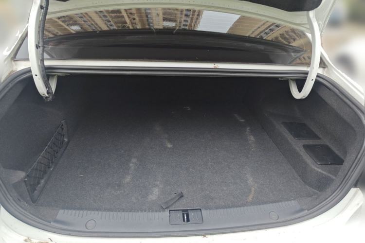 Used Roewe i6 New Energy 2017 45T Hybrid Connect & Smart Enjoyment Edition Trunk