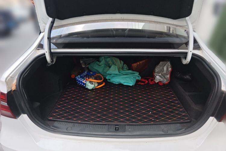 Used Roewe i6 New Energy 2017 45T Hybrid Connect & Smart Enjoyment Edition Trunk
