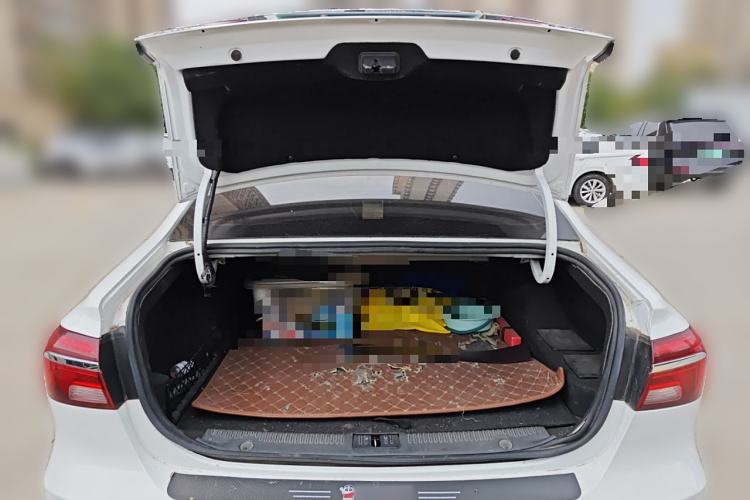 Used Roewe i6 New Energy 2017 45T Hybrid Connect & Smart Enjoyment Edition Trunk