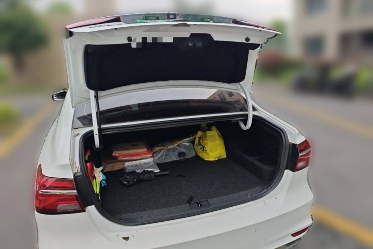 Used Roewe i6 New Energy 2017 45T Hybrid Connect & Smart Enjoyment Edition Trunk