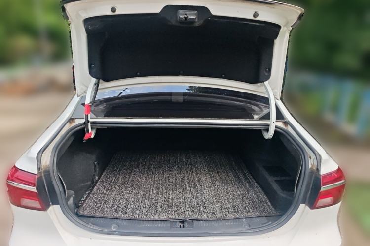 Used Roewe i6 New Energy 2017 45T Hybrid Connect & Smart Enjoyment Edition Trunk