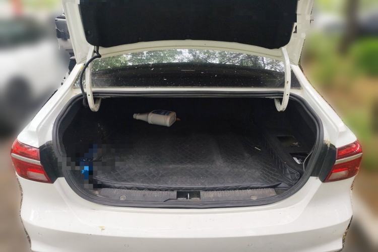 Used Roewe i6 New Energy 2017 45T Hybrid Connect & Smart Enjoyment Edition Trunk
