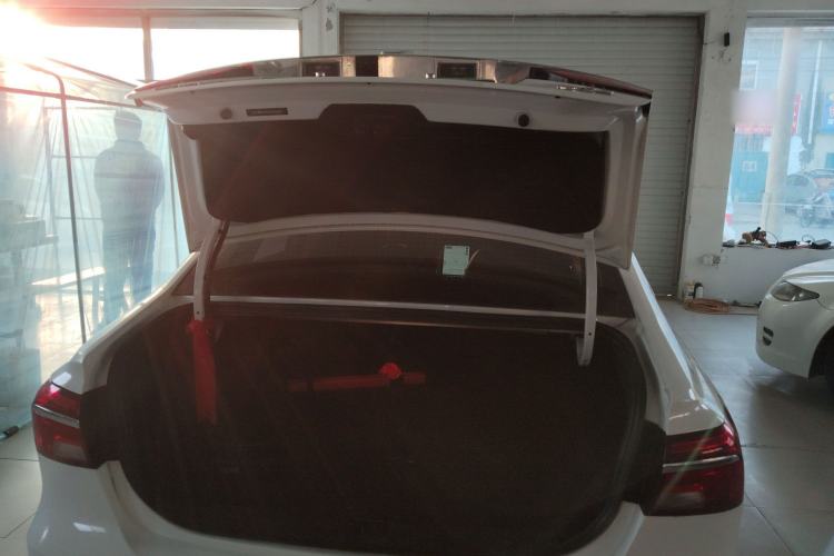Used Roewe i6 New Energy 2017 45T Hybrid Connect & Smart Enjoyment Edition Trunk