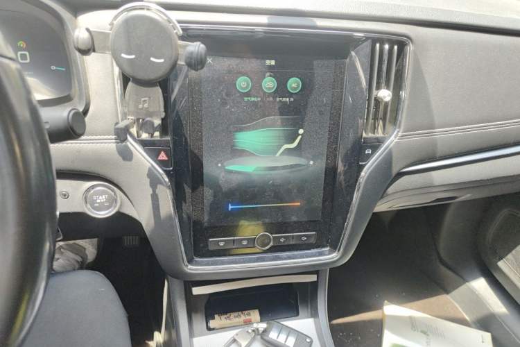 Used Roewe i6 New Energy 2017 45T Hybrid Connect & Smart Enjoyment Edition Audio And AC Panel