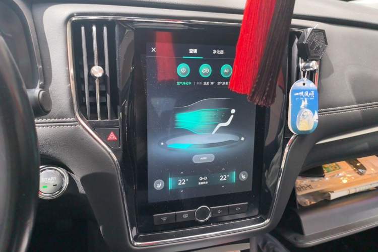 Used Roewe i6 New Energy 2017 45T Hybrid Connective Smart Luxury Edition Audio And AC Panel