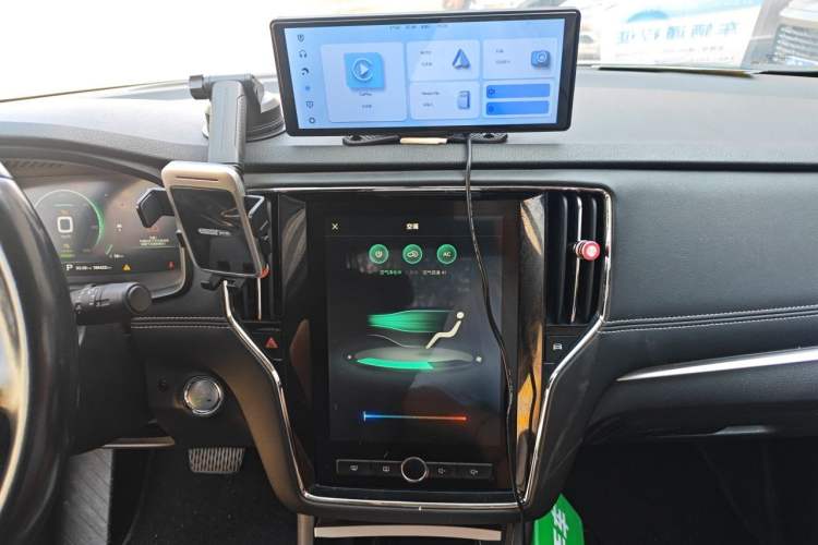 Used Roewe i6 New Energy 2017 45T Hybrid Connect & Smart Enjoyment Edition Audio And AC Panel