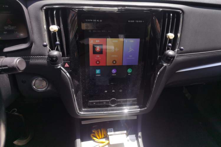 Used Roewe i6 New Energy 2017 45T Hybrid Connective Smart Luxury Edition Audio And AC Panel