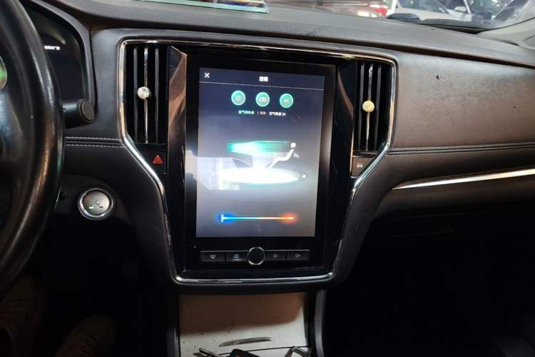 Used Roewe i6 New Energy 2017 45T Hybrid Connect & Smart Enjoyment Edition Audio And AC Panel