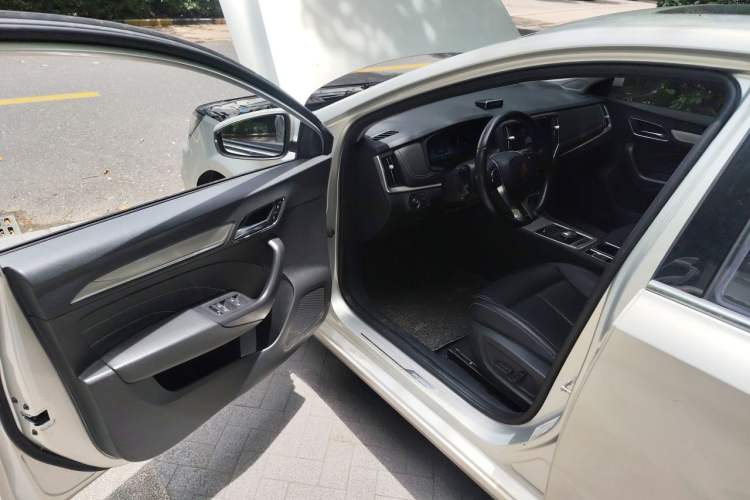 Used Roewe i6 New Energy 2017 45T Hybrid Connect & Smart Enjoyment Edition Driver Seat
