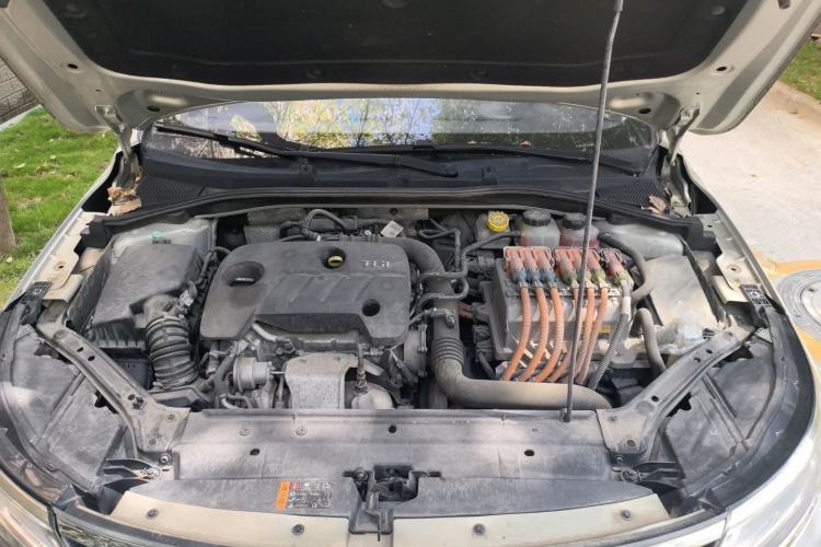Used Roewe i6 New Energy 2017 45T Hybrid Connective Smart Luxury Edition Engine Bay