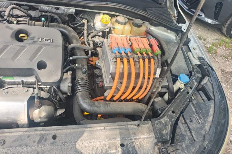 Used Roewe i6 New Energy 2017 45T Hybrid Connect & Smart Enjoyment Edition Engine Bay Left