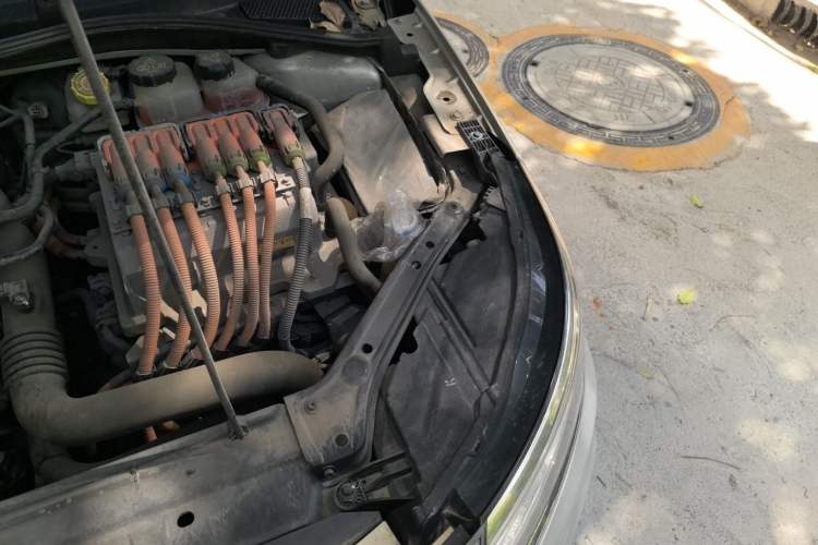 Used Roewe i6 New Energy 2017 45T Hybrid Connective Smart Luxury Edition Engine Bay Left