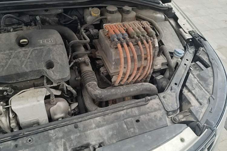 Used Roewe i6 New Energy 2017 45T Hybrid Connect & Smart Enjoyment Edition Engine Bay Left