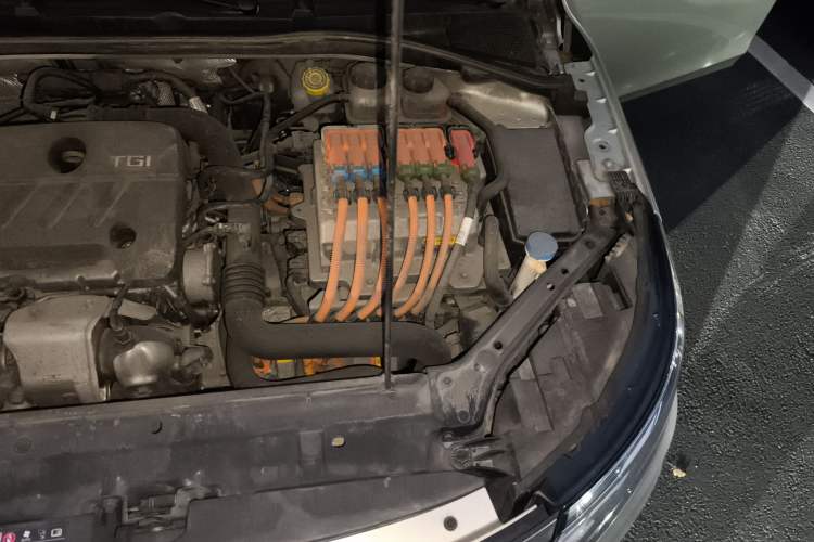 Used Roewe i6 New Energy 2017 45T Hybrid Connect & Smart Enjoyment Edition Engine Bay Left