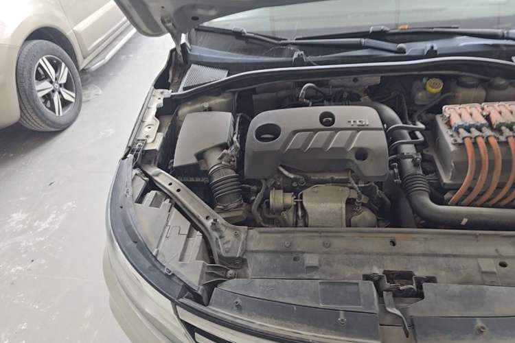 Used Roewe i6 New Energy 2017 45T Hybrid Connect & Smart Enjoyment Edition Engine Bay Right