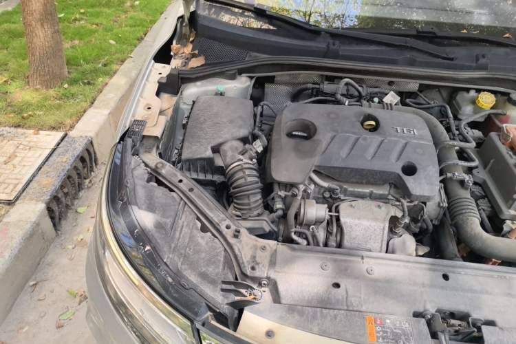 Used Roewe i6 New Energy 2017 45T Hybrid Connective Smart Luxury Edition Engine Bay Right