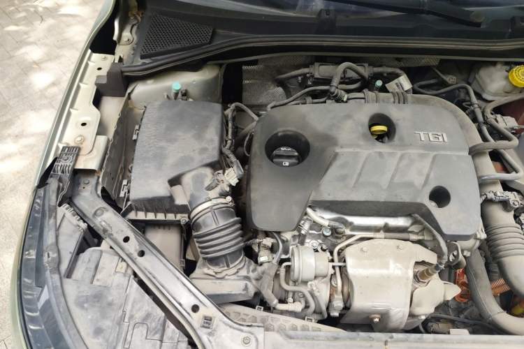 Used Roewe i6 New Energy 2017 45T Hybrid Connect & Smart Enjoyment Edition Engine Bay Right