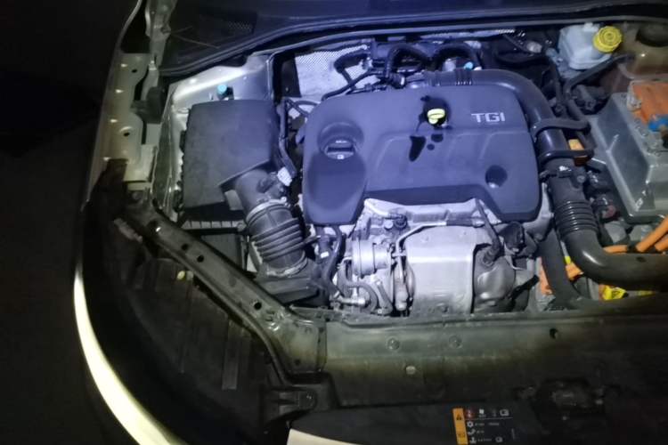 Used Roewe i6 New Energy 2017 45T Hybrid Connect & Smart Enjoyment Edition Engine Bay Right