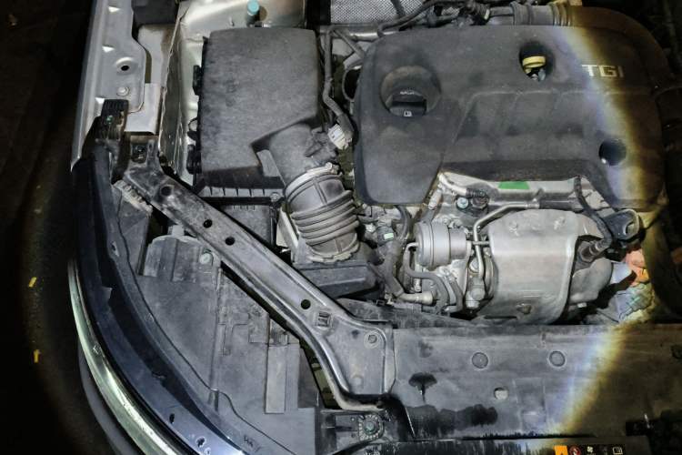 Used Roewe i6 New Energy 2017 45T Hybrid Connect & Smart Enjoyment Edition Engine Bay Right