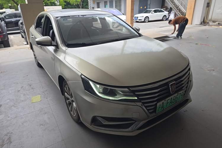 Used Roewe i6 New Energy 2017 45T Hybrid Connect & Smart Enjoyment Edition Front Right 45 Deg
