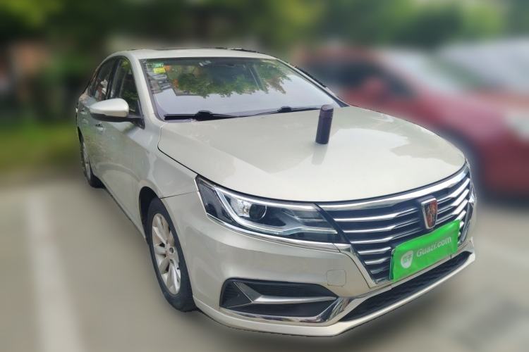 Used Roewe i6 New Energy 2017 45T Hybrid Connect & Smart Enjoyment Edition Front Right 45 Deg