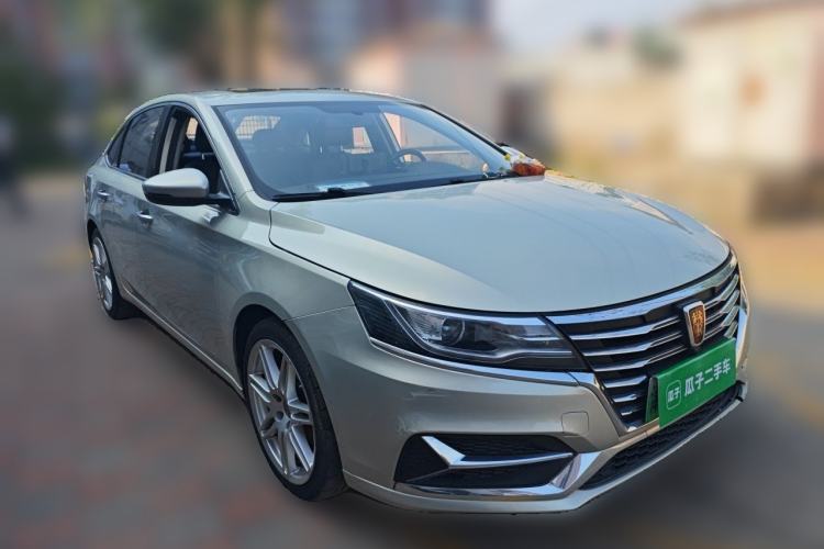 Used Roewe i6 New Energy 2017 45T Hybrid Connect & Smart Enjoyment Edition Front Right 45 Deg
