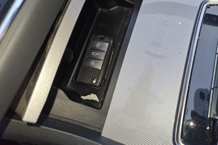Used Roewe i6 New Energy 2017 45T Hybrid Connect & Smart Enjoyment Edition Interior 1