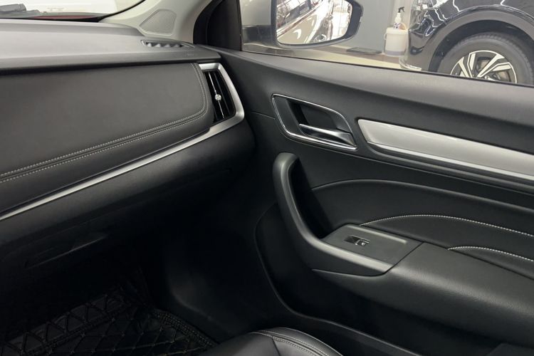 Used Roewe i6 New Energy 2017 45T Hybrid Connect & Smart Enjoyment Edition Interior 7