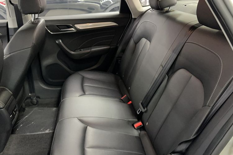 Used Roewe i6 New Energy 2017 45T Hybrid Connect & Smart Enjoyment Edition Interior 9
