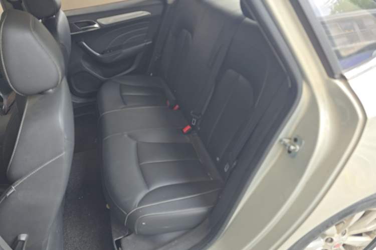 Used Roewe i6 New Energy 2017 45T Hybrid Connect & Smart Enjoyment Edition Left Rear Seat