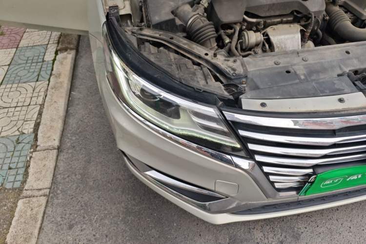 Used Roewe i6 New Energy 2017 45T Hybrid Connect & Smart Enjoyment Edition Right Front Headlight