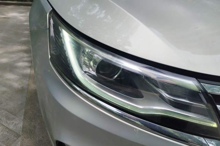 Used Roewe i6 New Energy 2017 45T Hybrid Connect & Smart Enjoyment Edition Right Front Headlight