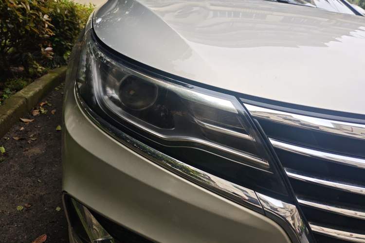 Used Roewe i6 New Energy 2017 45T Hybrid Connect & Smart Enjoyment Edition Right Front Headlight