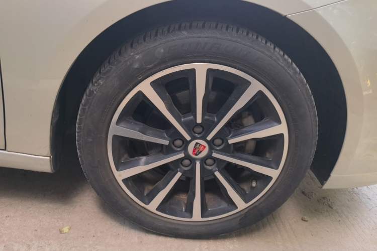 Used Roewe i6 New Energy 2017 45T Hybrid Connective Smart Luxury Edition Right Front Wheel Hub
